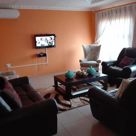 Отель Khutsong Guests House Бургерсфорт Экстерьер фото