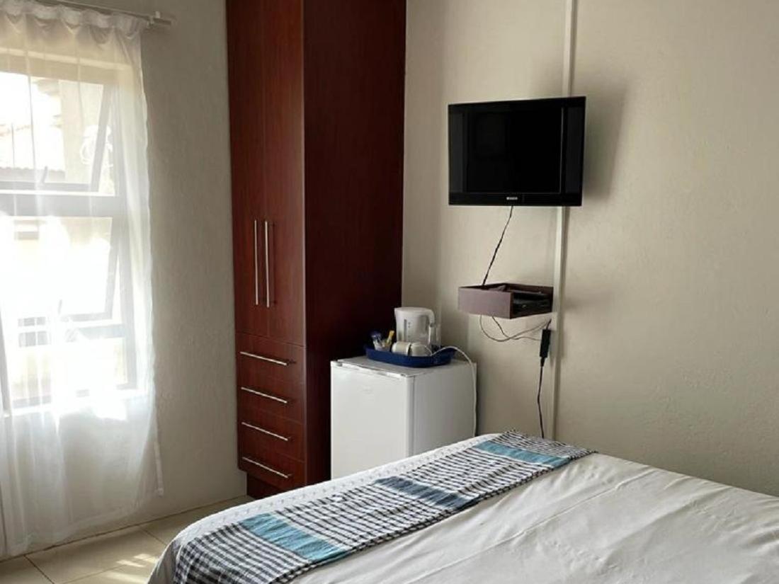 Отель Khutsong Guests House Бургерсфорт Экстерьер фото